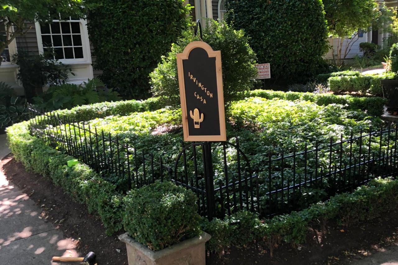 Irvington Casa Hotel *